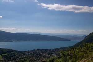 Le camping pittoresque en Haute-Savoie avec accès direct au lac d'Annecy